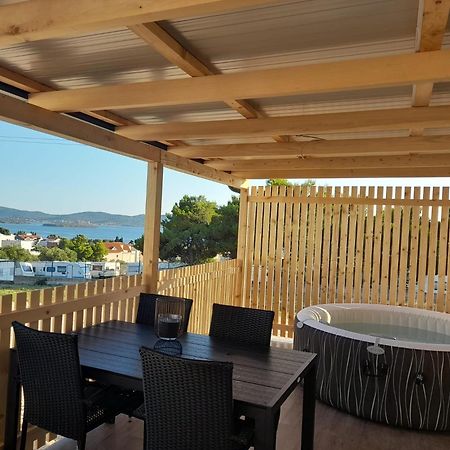 Tiny House Lily With Jacuzzi Apartamento Sveti Filip i Jakov Exterior foto
