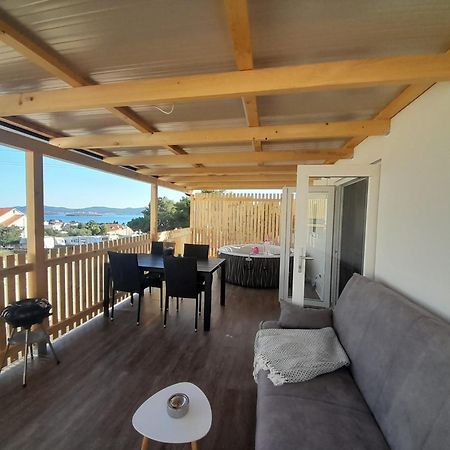 Tiny House Lily With Jacuzzi Apartamento Sveti Filip i Jakov Exterior foto