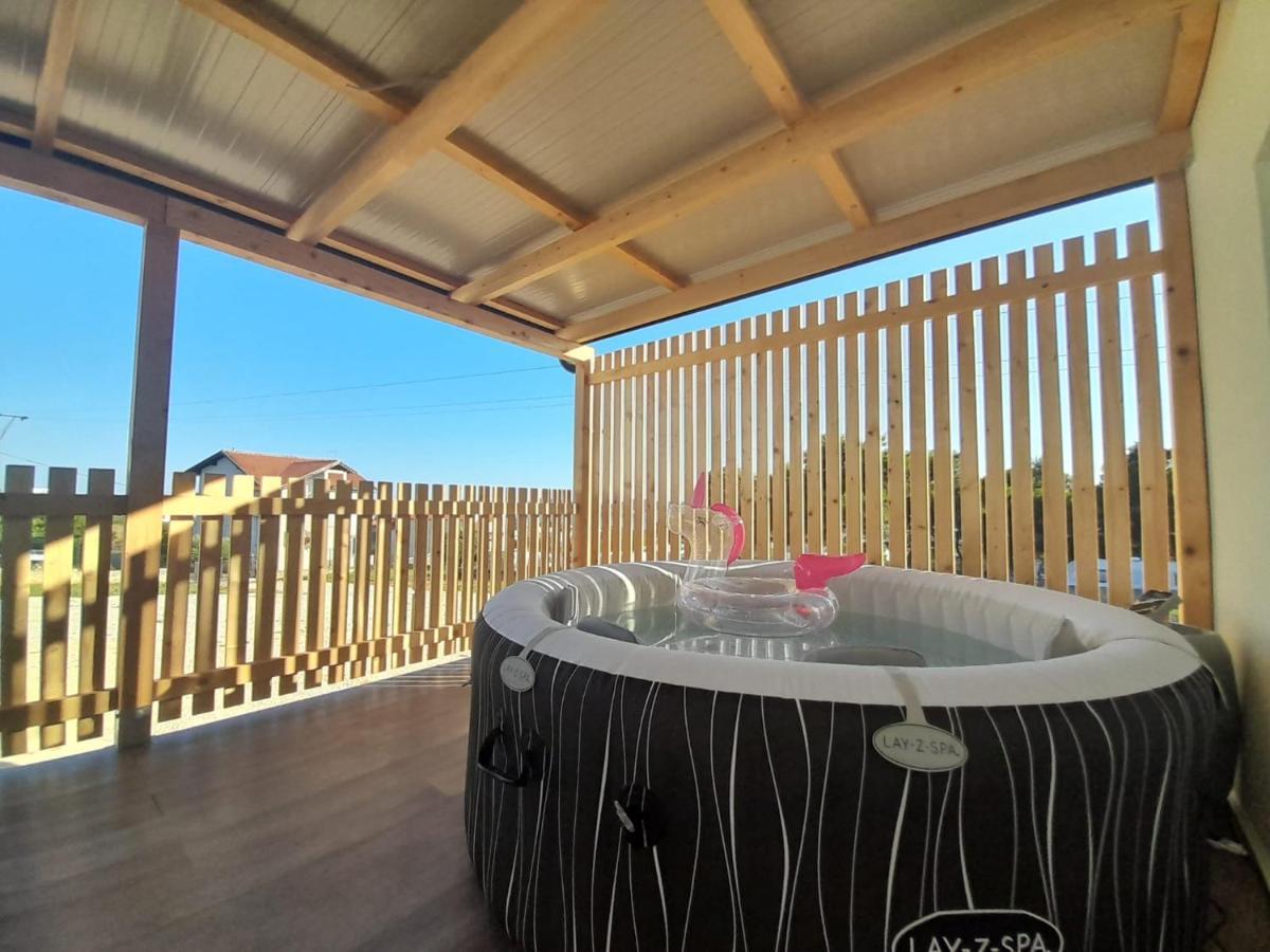 Tiny House Lily With Jacuzzi Apartamento Sveti Filip i Jakov Exterior foto