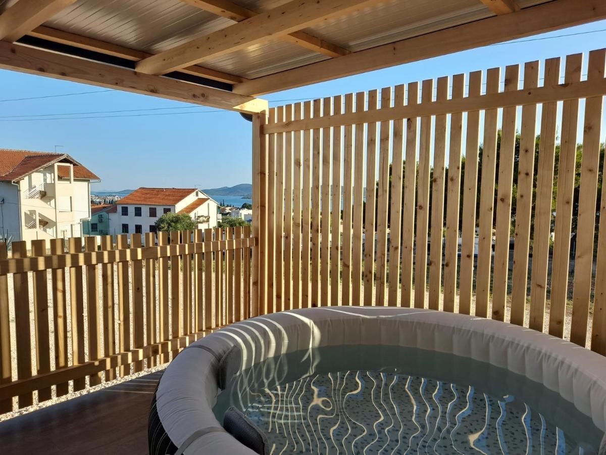 Tiny House Lily With Jacuzzi Apartamento Sveti Filip i Jakov Exterior foto