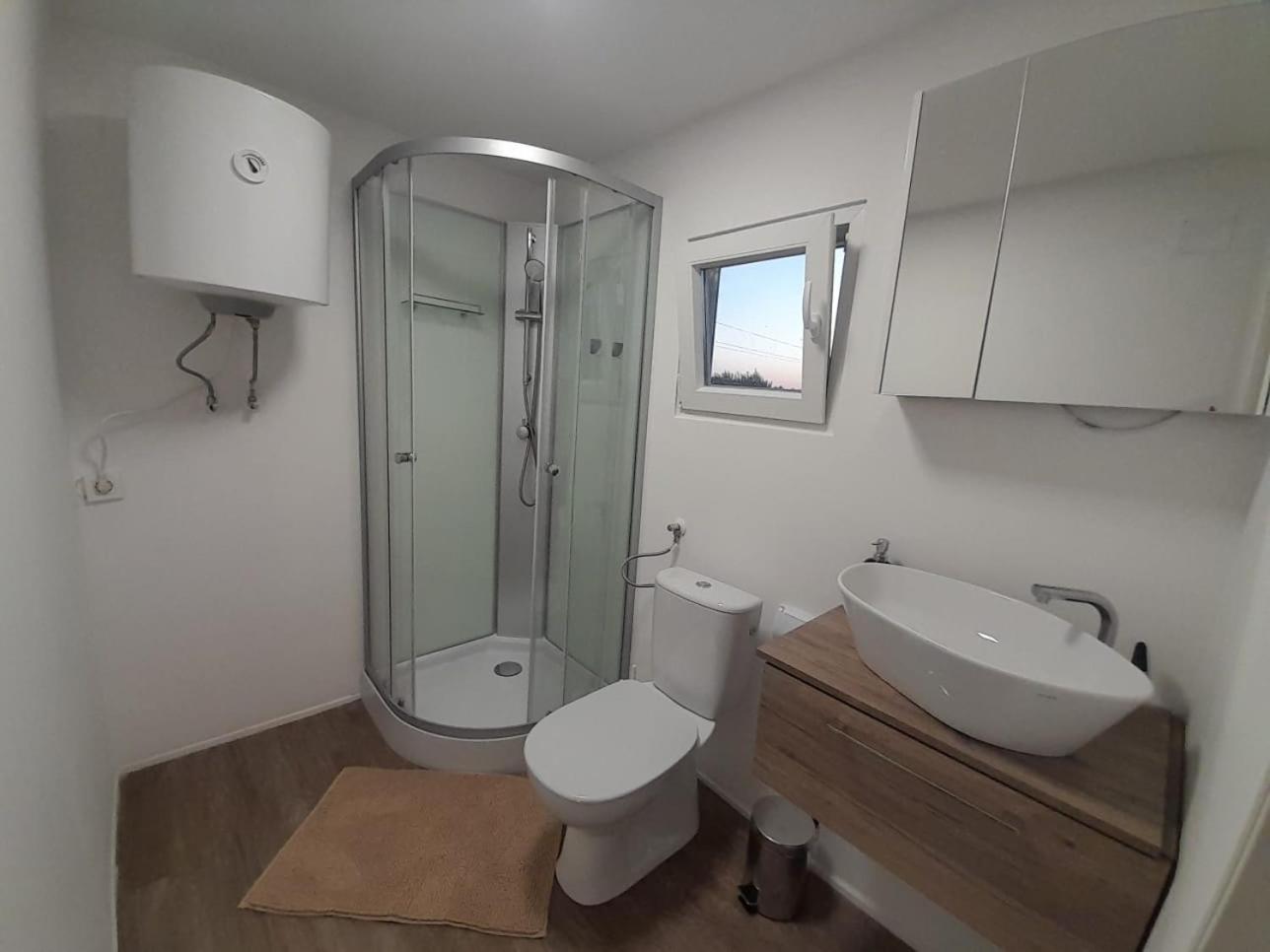 Tiny House Lily With Jacuzzi Apartamento Sveti Filip i Jakov Exterior foto