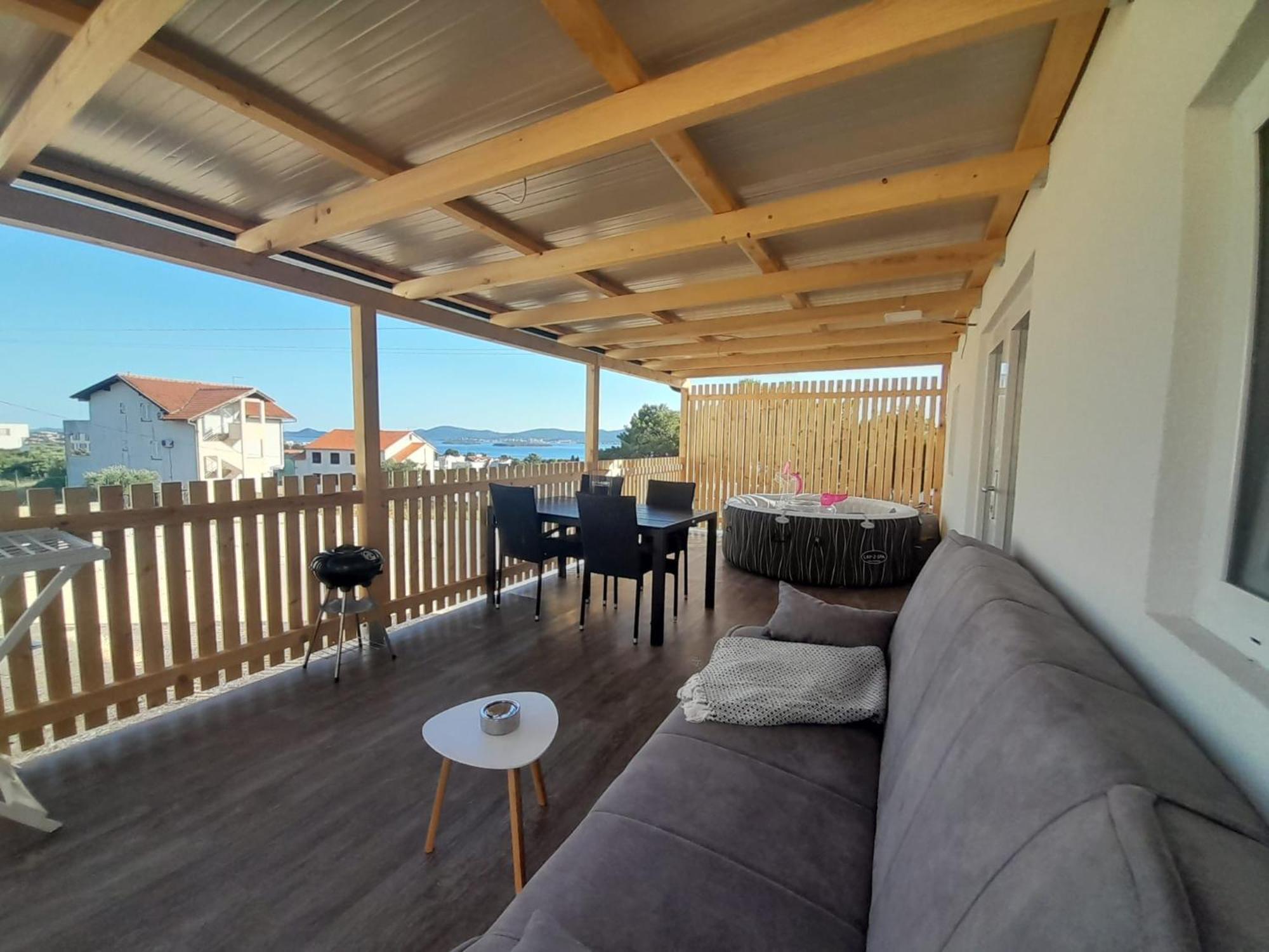 Tiny House Lily With Jacuzzi Apartamento Sveti Filip i Jakov Exterior foto