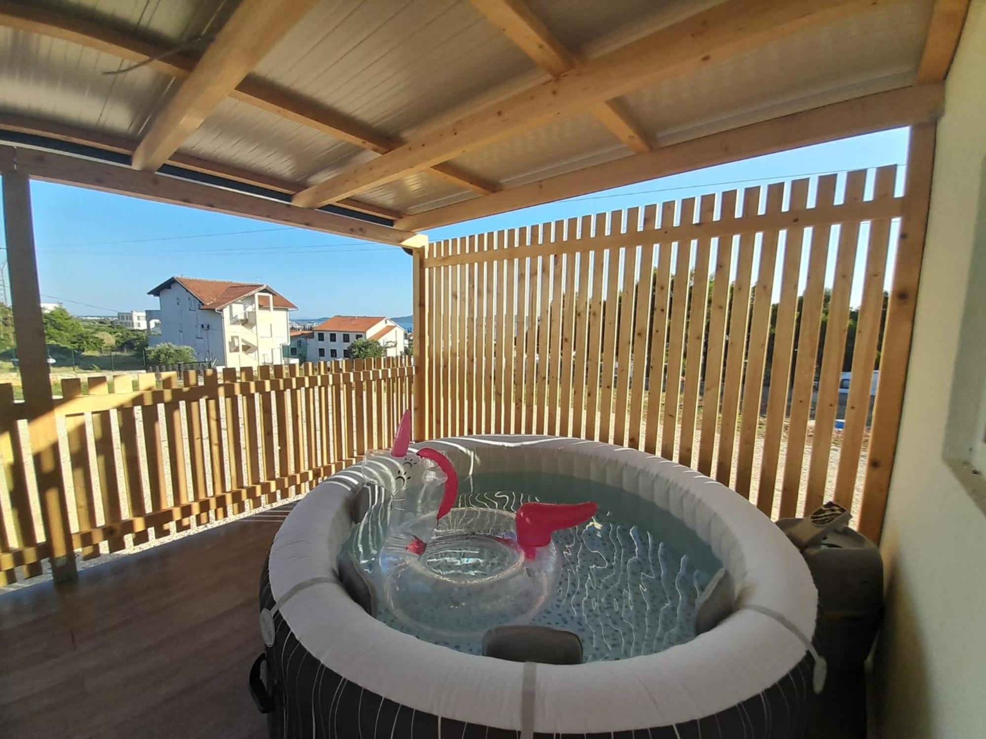 Tiny House Lily With Jacuzzi Apartamento Sveti Filip i Jakov Exterior foto
