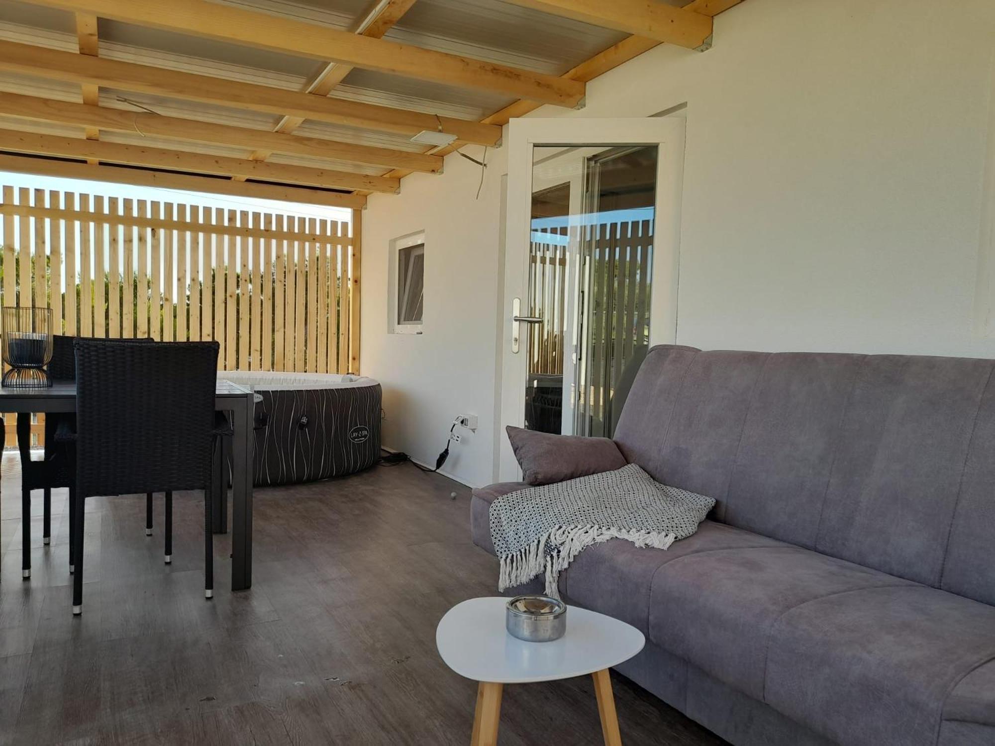 Tiny House Lily With Jacuzzi Apartamento Sveti Filip i Jakov Exterior foto