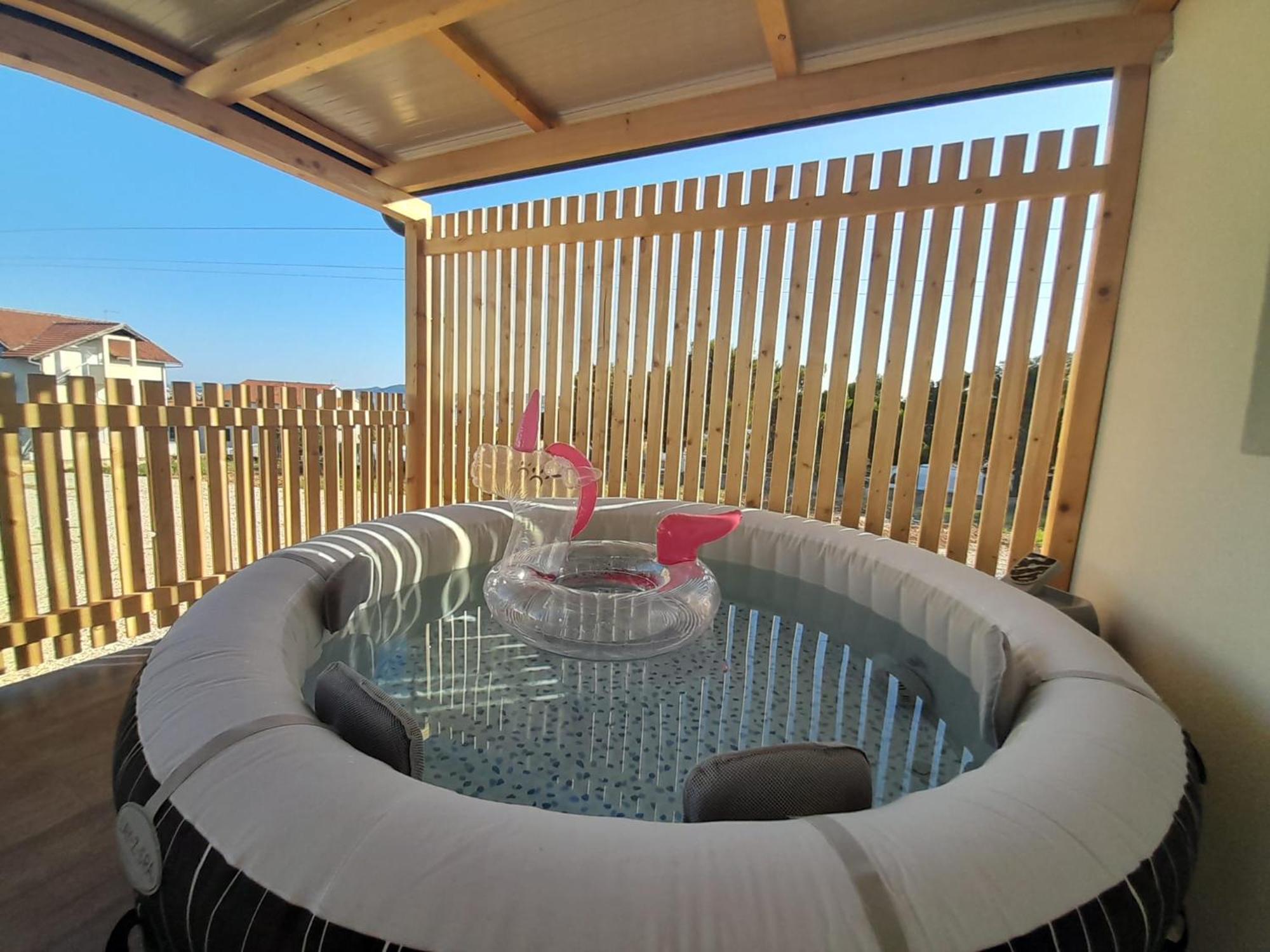 Tiny House Lily With Jacuzzi Apartamento Sveti Filip i Jakov Exterior foto